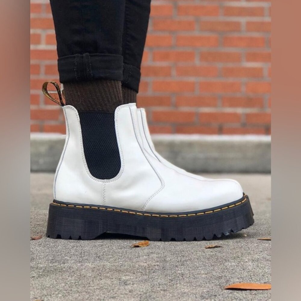 NWT DR. MARTENS 2976YS Smooth LEATHER PLATFORM CHELSEA BOOTS Size 4 US M 5 US L